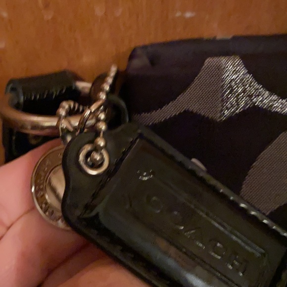 Black coach crossbody - Picture 4 of 7